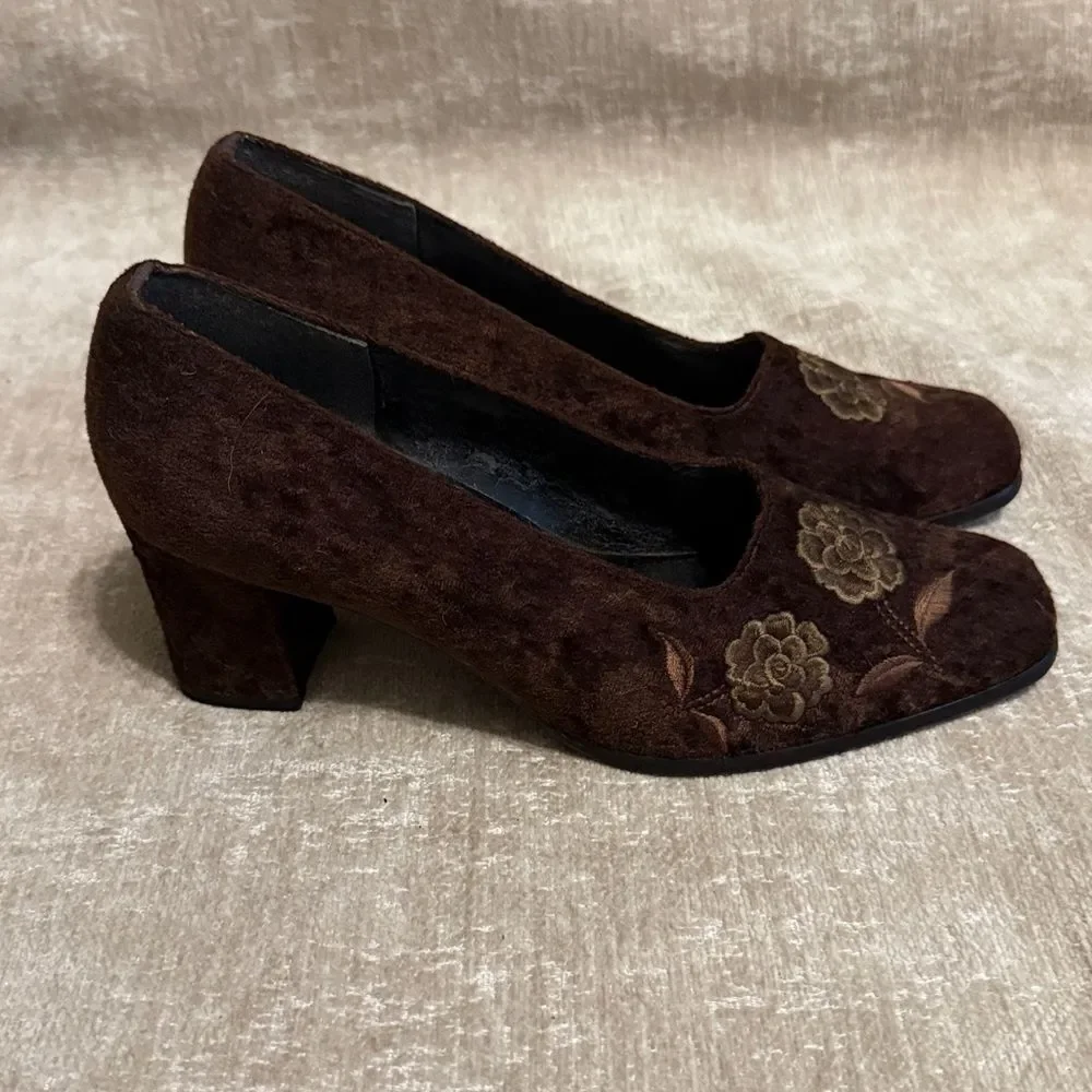 Vintage PRET-A Porter Suede Square Toe Block Heel Pumps-